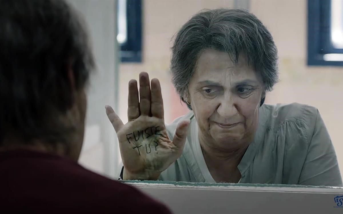 Miren pregunta a su hijo (’Patria’, HBO). Miren pregunta a su hijo (’Patria’, HBO).