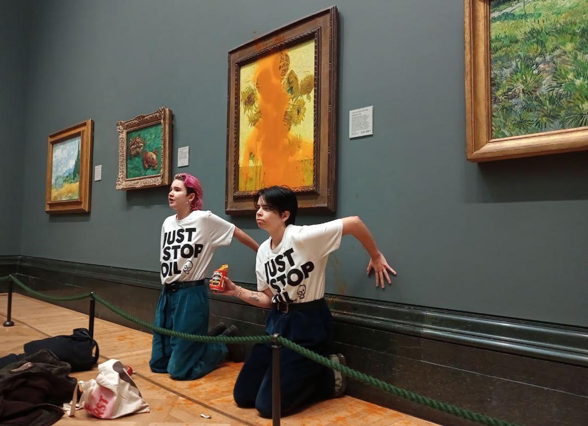 Los girasoles, atacado por dos activistas, en la National Gallery de Londres.