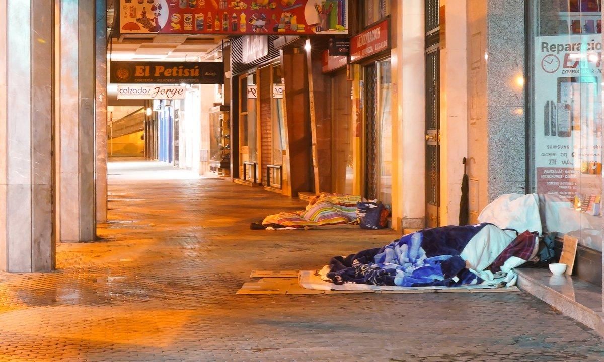 Personas sin techo en Sevilla. Personas sin techo en Sevilla.