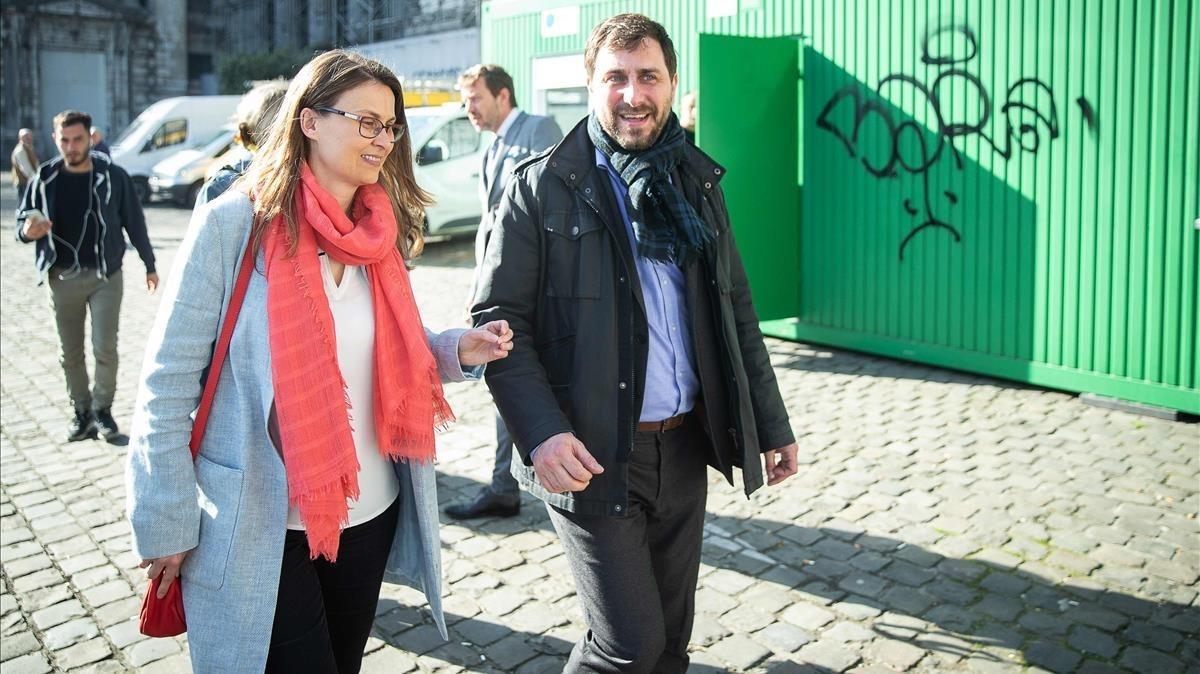Meritxell Serret y Toni Comín, este miércoles, a su salida del palacio de justicia de Bruselas. Meritxell Serret y Toni Comín, este miércoles, a su salida del palacio de justicia de Bruselas.