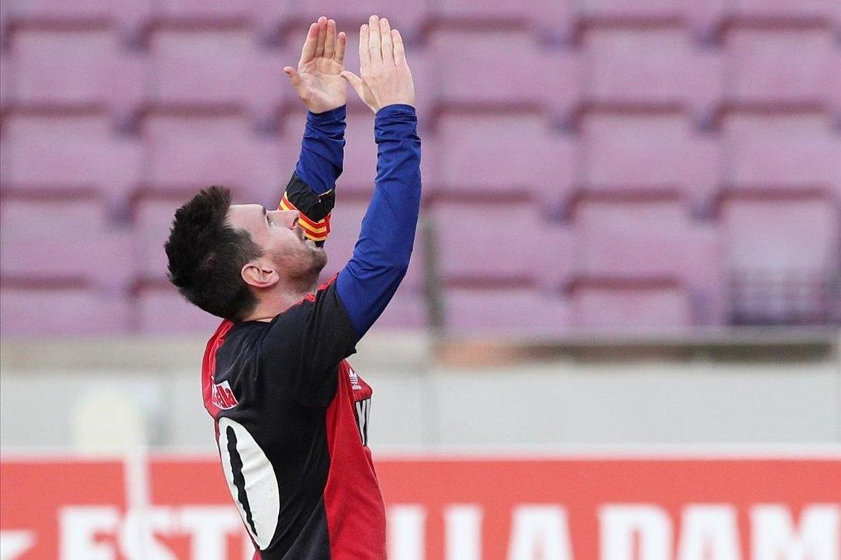 Leo Messi rinde triubuto a Maradona tras su gol ante Osasuna Leo Messi rinde triubuto a Maradona tras su gol ante Osasuna