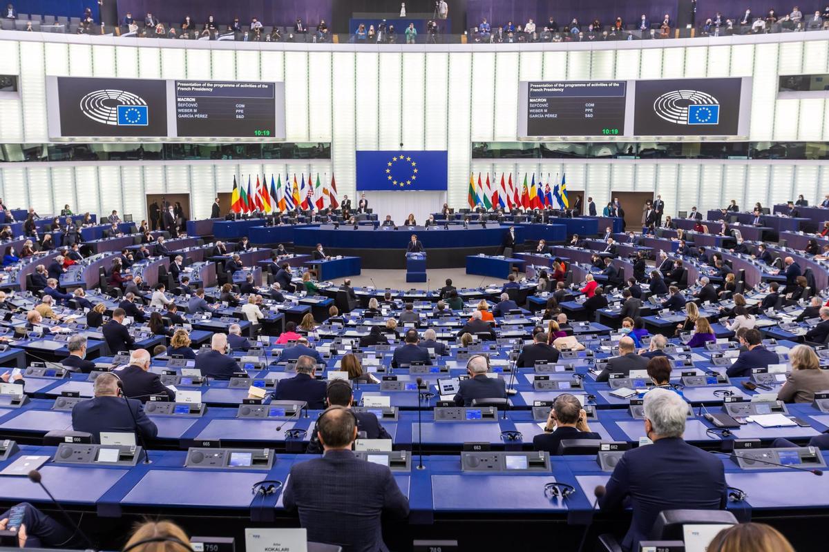 La Eurocámara reclama la inclusión del aborto en la Carta de Derechos Fundamentales de la UE