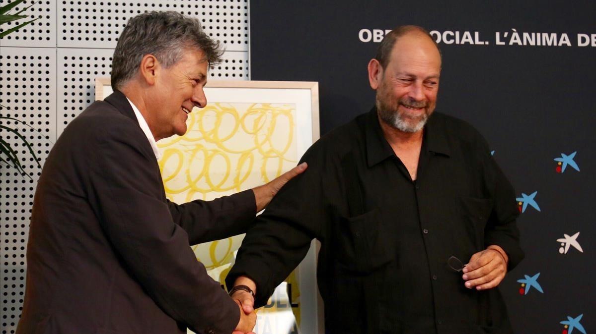 El librero Guillem Terribas, Premi Trajectòria 2018 (izquierda), y Joan Sala, director de la Setmana, este martes. 