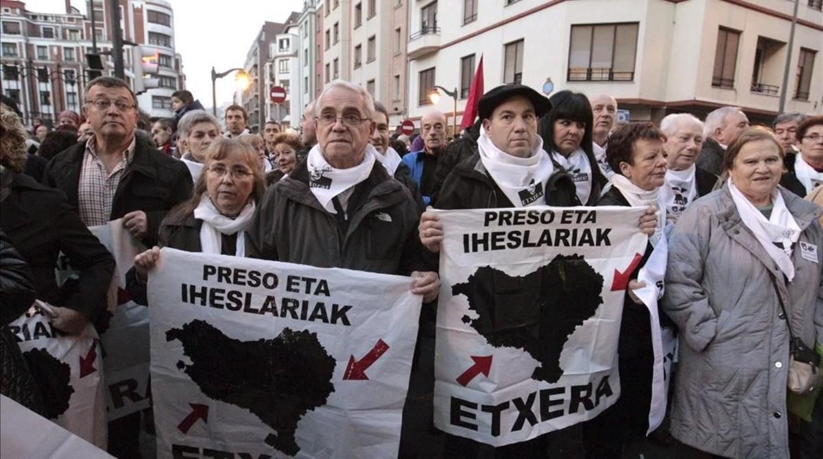Manifestación a favor del acercamiento de presos a Euskadi, en Bilbao en noviembre del 2014. Manifestación a favor del acercamiento de presos a Euskadi, en Bilbao en noviembre del 2014.
