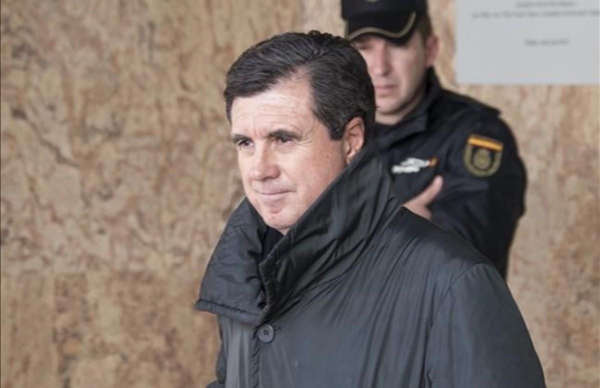 El expresidente del Govern balear Jaume Matas a su salida durante un descanso de la sala del juicio del caso Noos. El expresidente del Govern balear Jaume Matas a su salida durante un descanso de la sala del juicio del caso Noos.