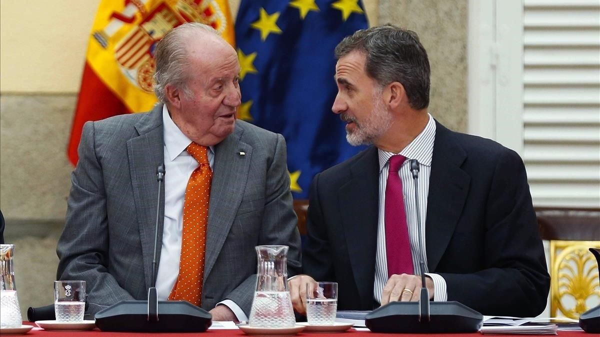 El rey emérito Juan Carlos I, junto a su hijo, el rey Felipe VI, el pasado día 14. El rey emérito Juan Carlos I, junto a su hijo, el rey Felipe VI, el pasado día 14.