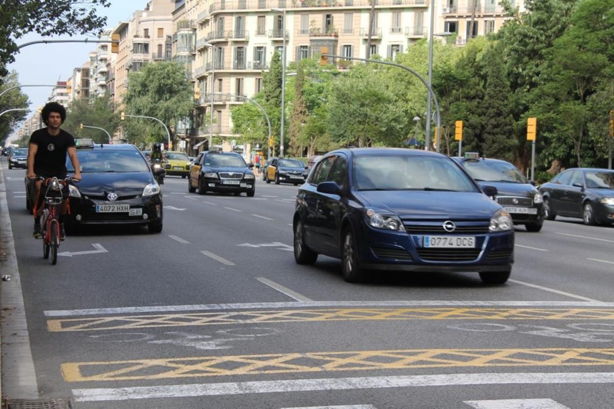 Barcelona quiere dar prioridad a los peatones y el uso de vehículos sin motor para reducir la contaminación. Barcelona quiere dar prioridad a los peatones y el uso de vehículos sin motor para reducir la contaminación.