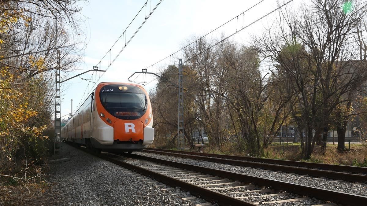 Vía del tren junto a la que se ha encontrado el cadáver. Vía del tren junto a la que se ha encontrado el cadáver.