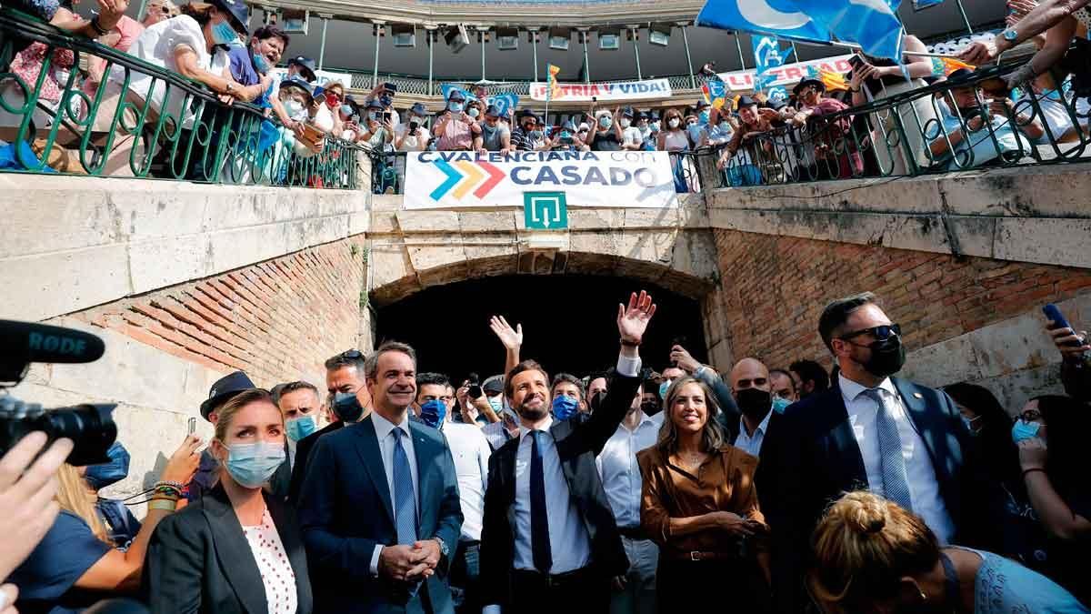 Pablo Casado, a su llegada a la plaza de toros de Valencia. Pablo Casado, a su llegada a la plaza de toros de Valencia.