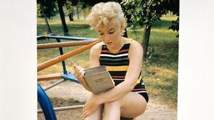Marilyn Monroe, mientras leía el ’Ulises’, en el rodaje de ’Vidas rebeldes’. 
