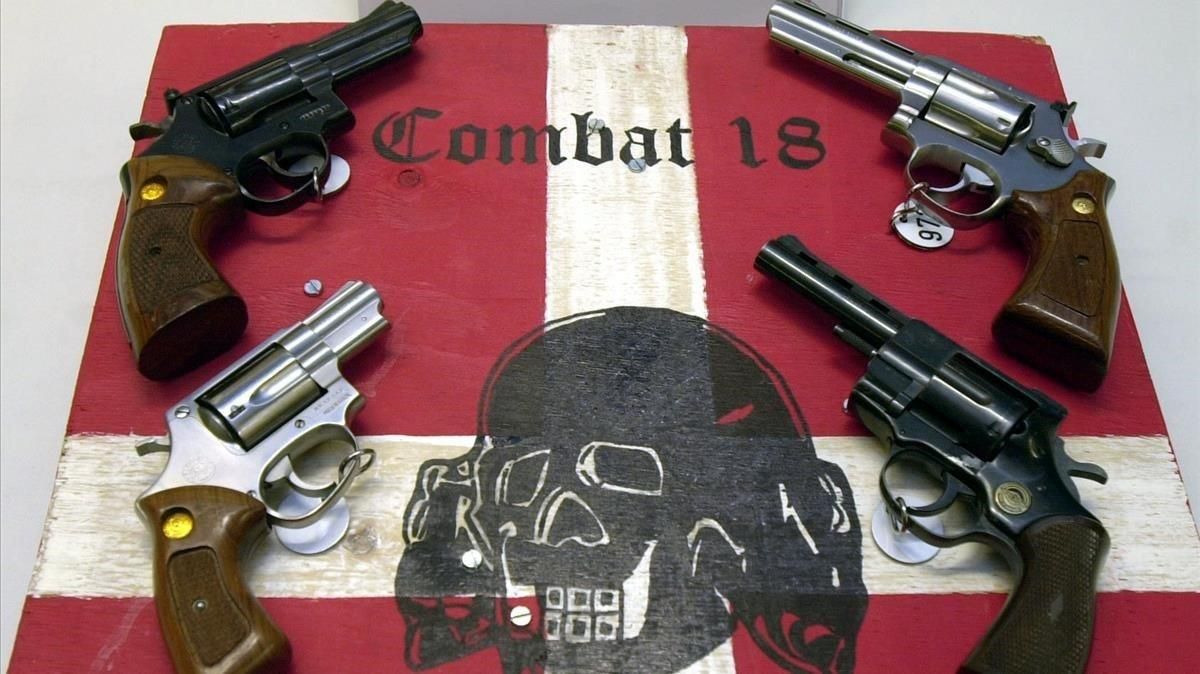 Armas decomisadas por la policía a miembros del grupo neonazi Combat 18. Armas decomisadas por la policía a miembros del grupo neonazi Combat 18.