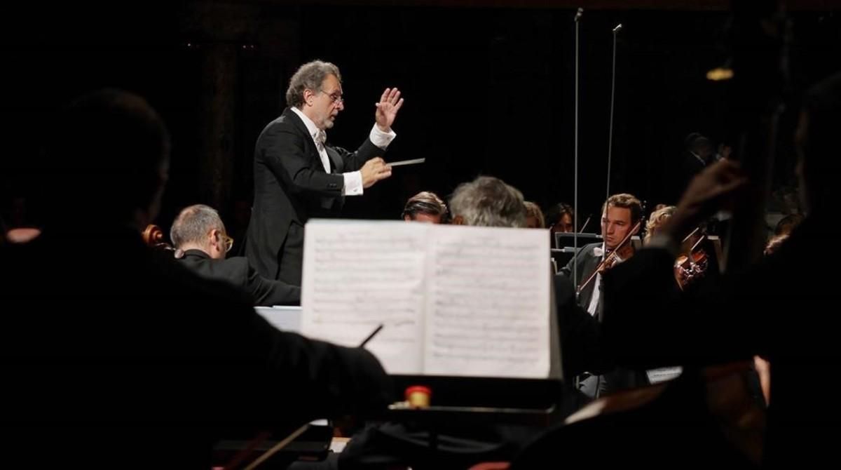 Josep Pons, dirigiendo a la Orquestra del Liceu. Josep Pons, dirigiendo a la Orquestra del Liceu.