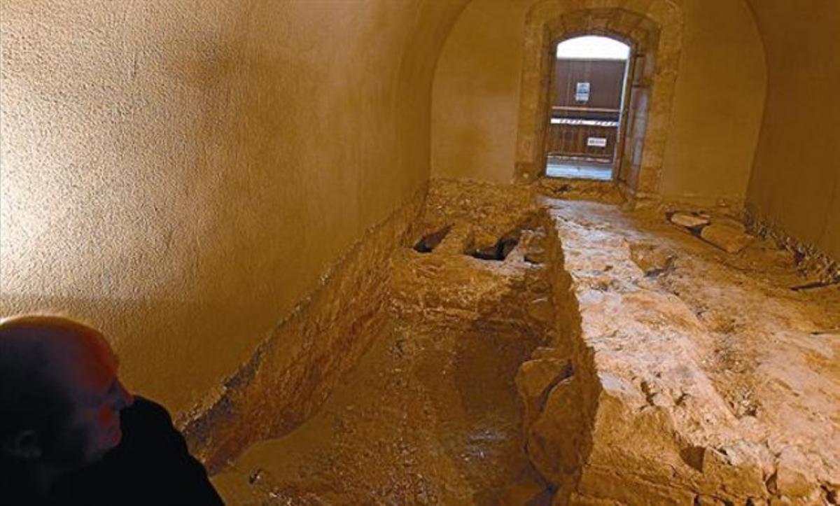 Los restos del fortín hallado en una de las salas del castillo de Montjuïc, el jueves.