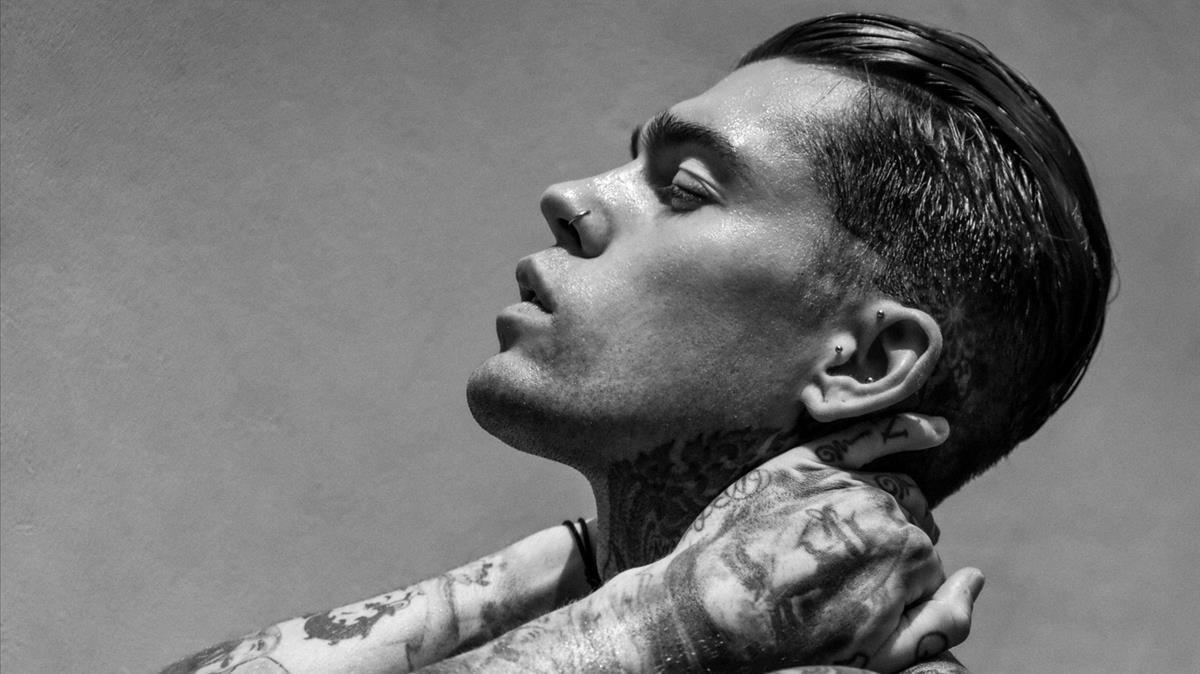 Imagen del modelo de los tatus, Stephen James.