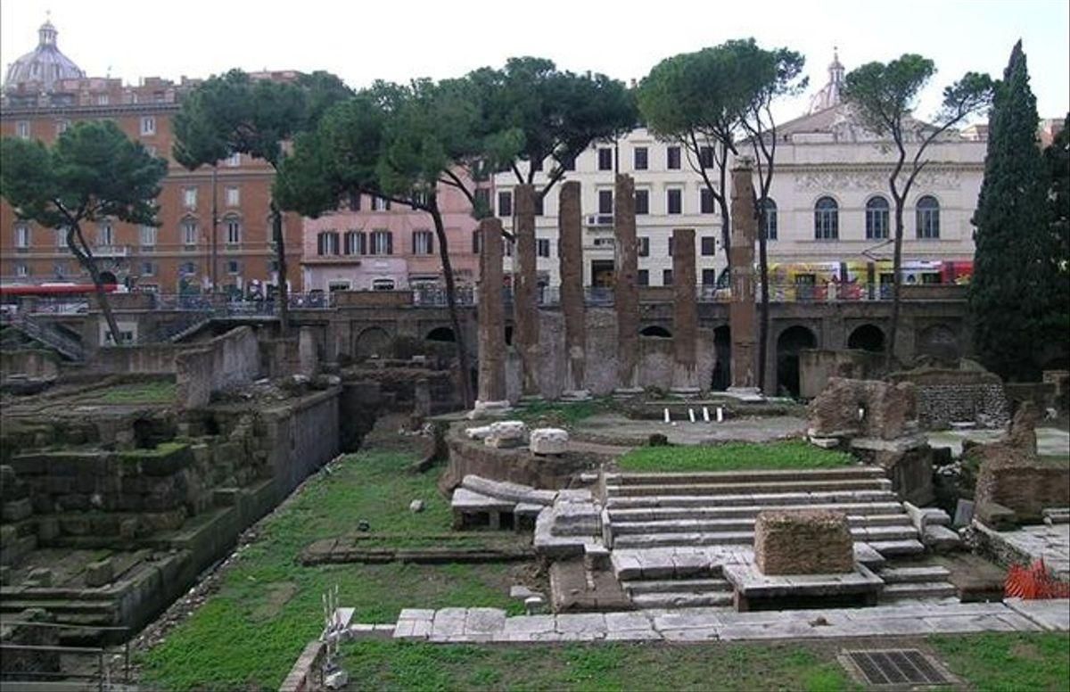 Lugar donde fue asesinado Julio Cësar, en el Coliseo romano. Lugar donde fue asesinado Julio Cësar, en el Coliseo romano.