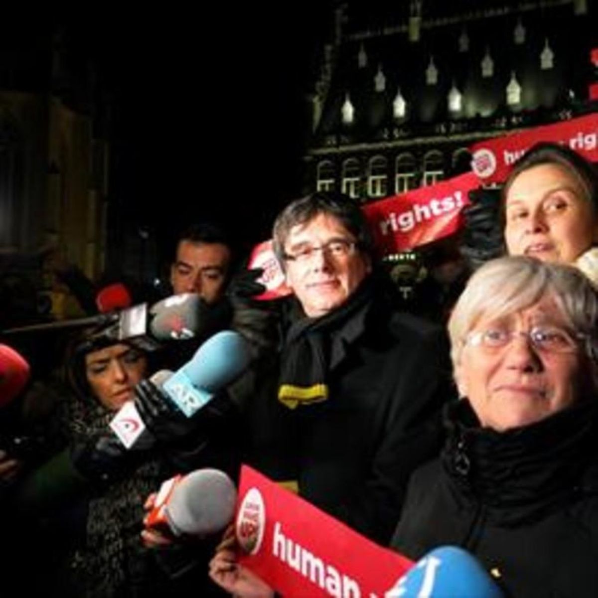 Puigdemont y las ’exconselleres’ Ponsatí y Serret, en la protesta del martes en Lovaina. Puigdemont y las ’exconselleres’ Ponsatí y Serret, en la protesta del martes en Lovaina.
