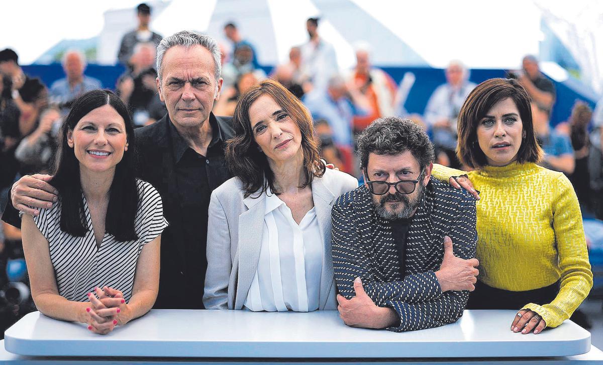 El reparto de ’Cerrar los ojos’, de Víctor Erice: Helena Miquel, José Coronado, Ana Torrent, Manolo Solo y María León.