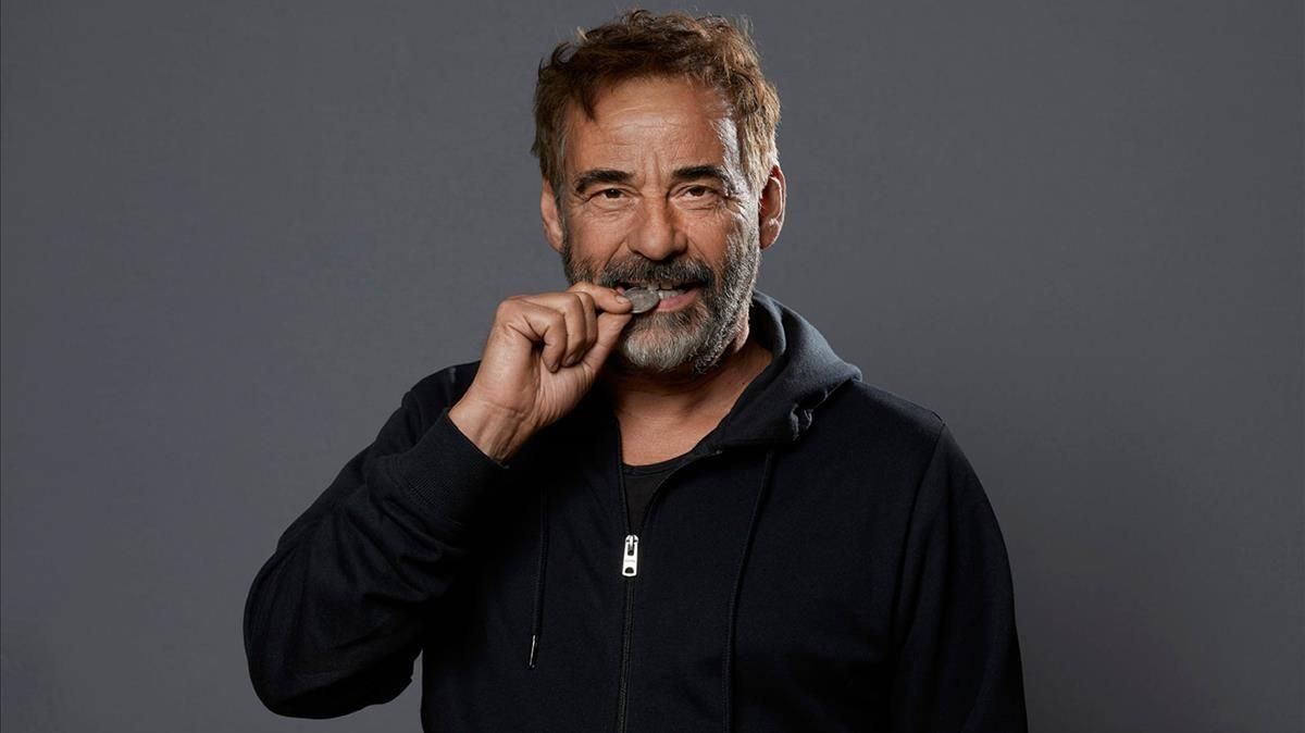 El actor Eduard Fernández, en una foto promocional de la serie ’30 monedas’. El actor Eduard Fernández, en una foto promocional de la serie ’30 monedas’.