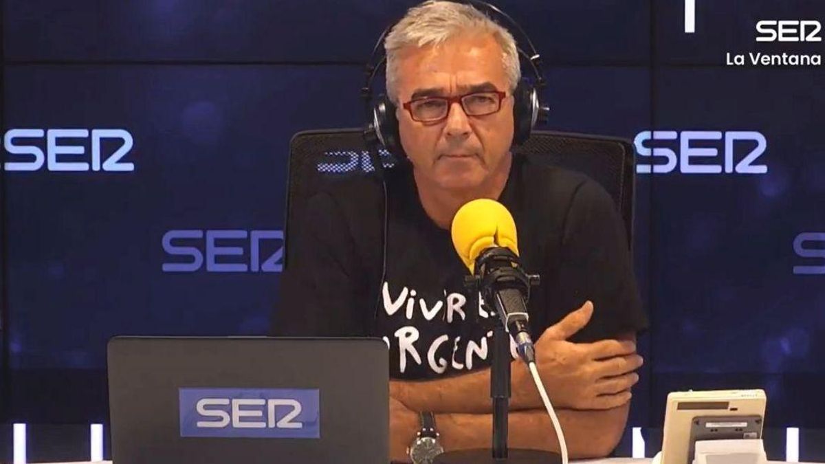 Carles Francino, este lunes, durante su sentido homenaje a su colega Julia Otero. Carles Francino, este lunes, durante su sentido homenaje a su colega Julia Otero.