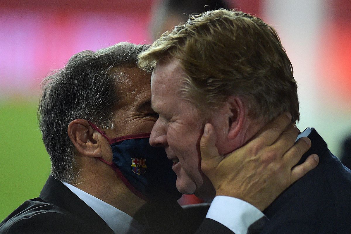Laporta abraza a Koeman tras ganar la Copa del Rey en Sevilla. Laporta abraza a Koeman tras ganar la Copa del Rey en Sevilla.