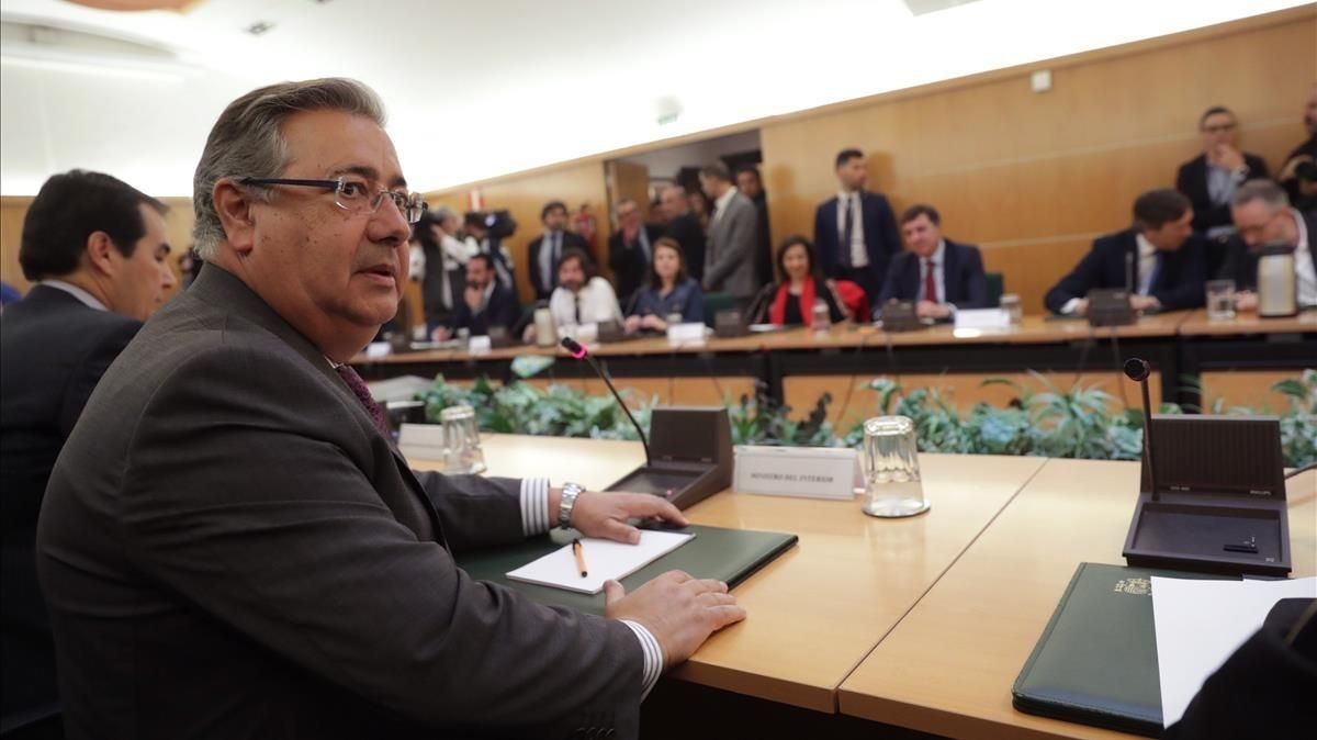 El ministro del Interior, Juan Ignacio Zoido, y el Secretario de Estado de Seguridad, José Antonio Nieto, durante la reunión informativa con partidos políticos. El ministro del Interior, Juan Ignacio Zoido, y el Secretario de Estado de Seguridad, José Antonio Nieto, durante la reunión informativa con partidos políticos.