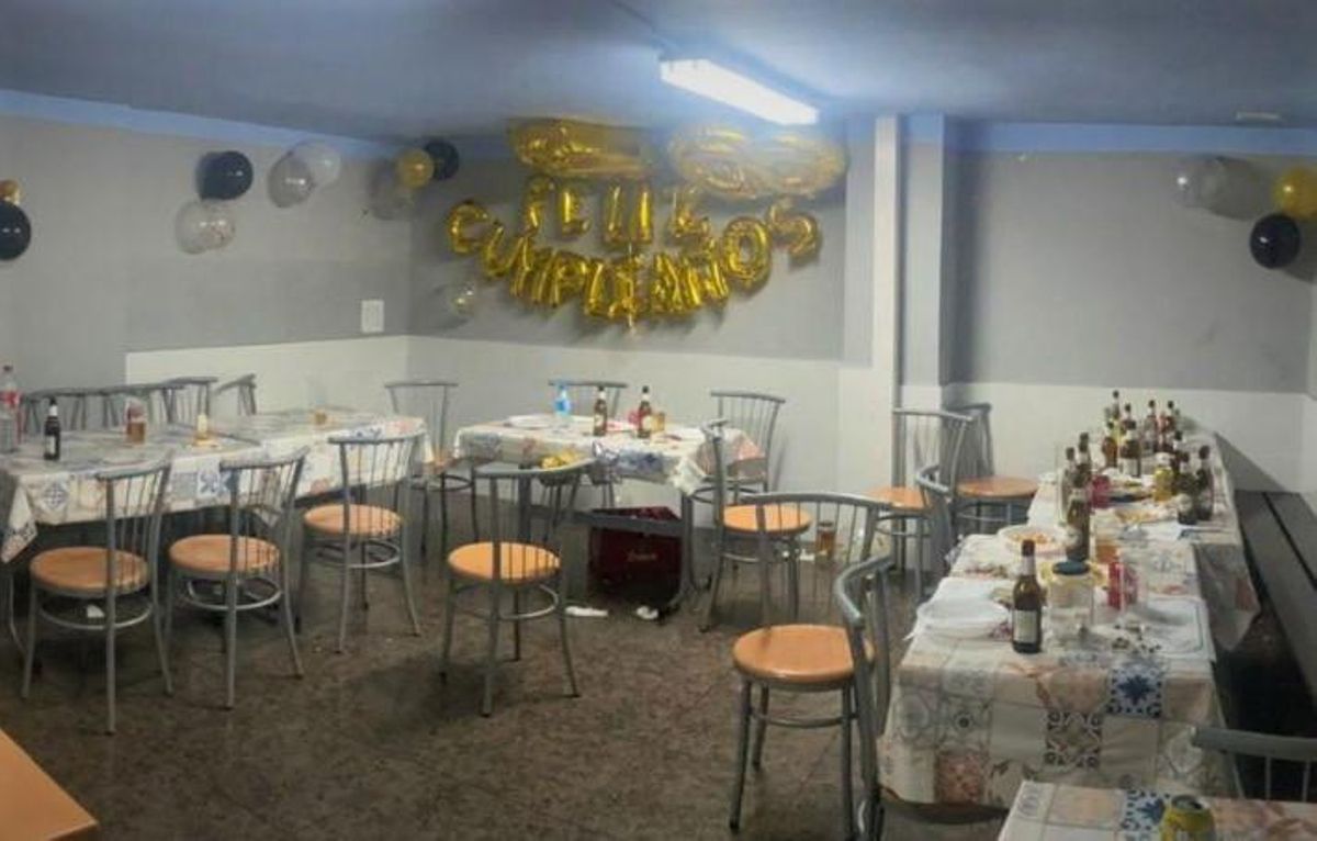 La Guàrdia Urbana de Badalona desmantella una festa il·legal en un bar amb 40 persones La Guàrdia Urbana de Badalona desmantella una festa il·legal en un bar amb 40 persones