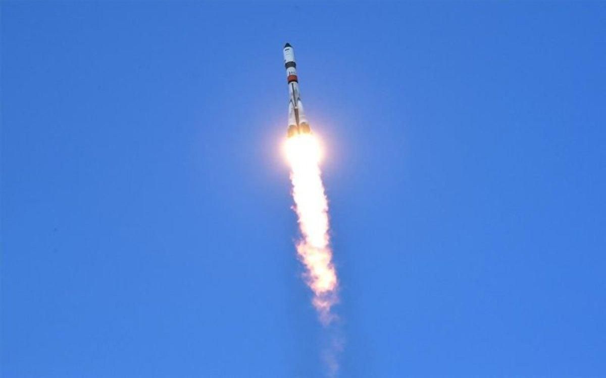 Un satélite ruso puesto en órbita. Un satélite ruso puesto en órbita.
