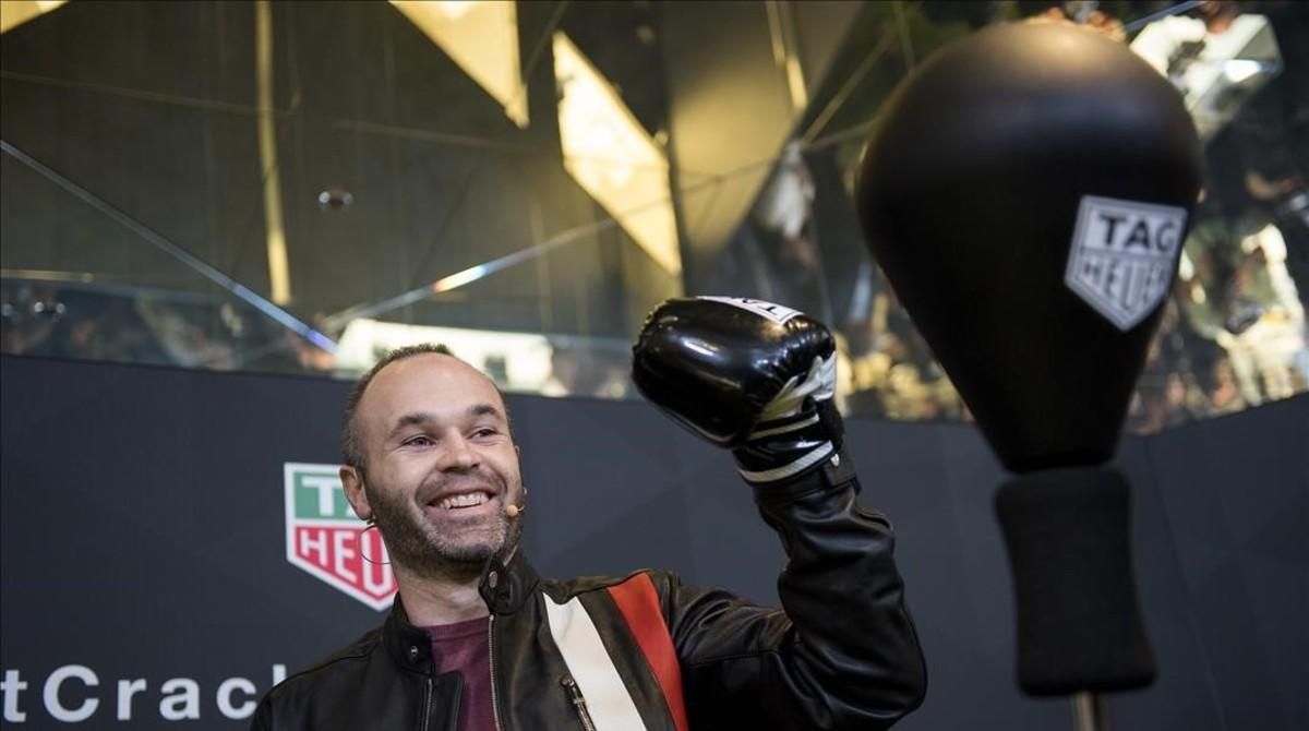 Iniesta, en un acto publicitario en Barcelona. Iniesta, en un acto publicitario en Barcelona.