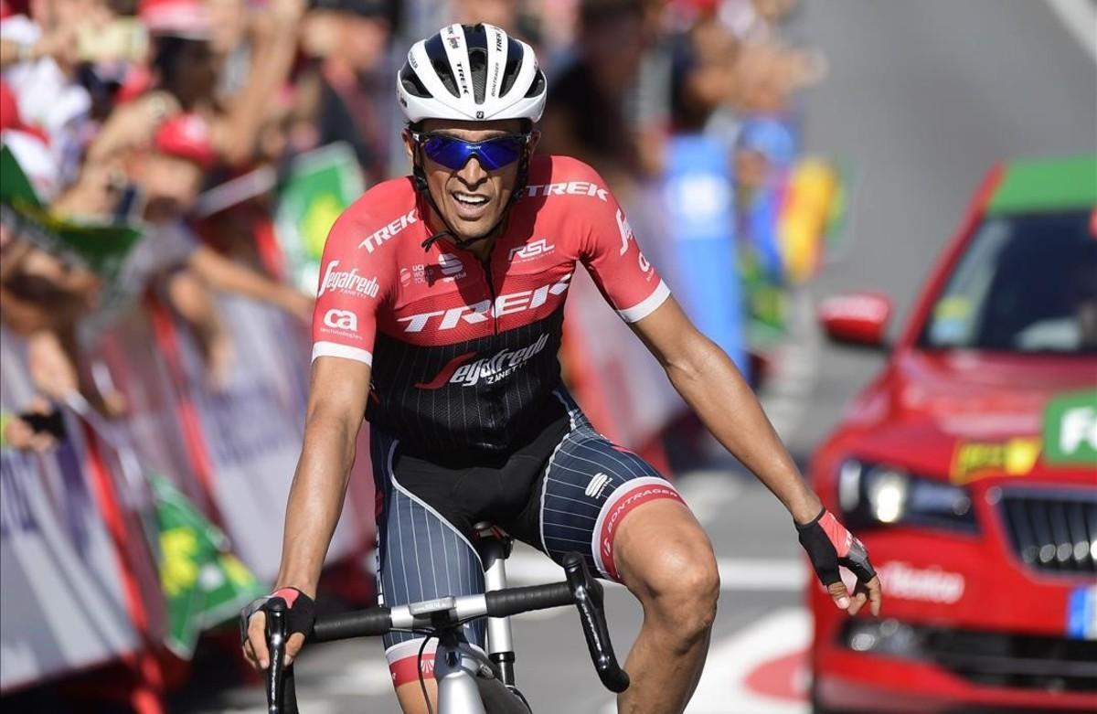 Contador s'inventa una fuga a la Vuelta a Espanya, la l'arma i Froome acaba per terra