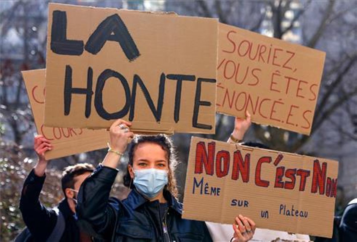 Manifestación en París el lunes contra los abusos en la escuela de teatro. Manifestación en París el lunes contra los abusos en la escuela de teatro.