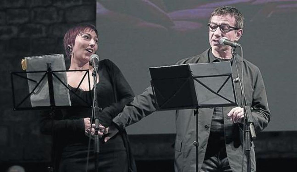 Monia Presta (Ingrid) y Jordi Boixaderas (Salvo Montalbano), ayer en La Capella. Monia Presta (Ingrid) y Jordi Boixaderas (Salvo Montalbano), ayer en La Capella.