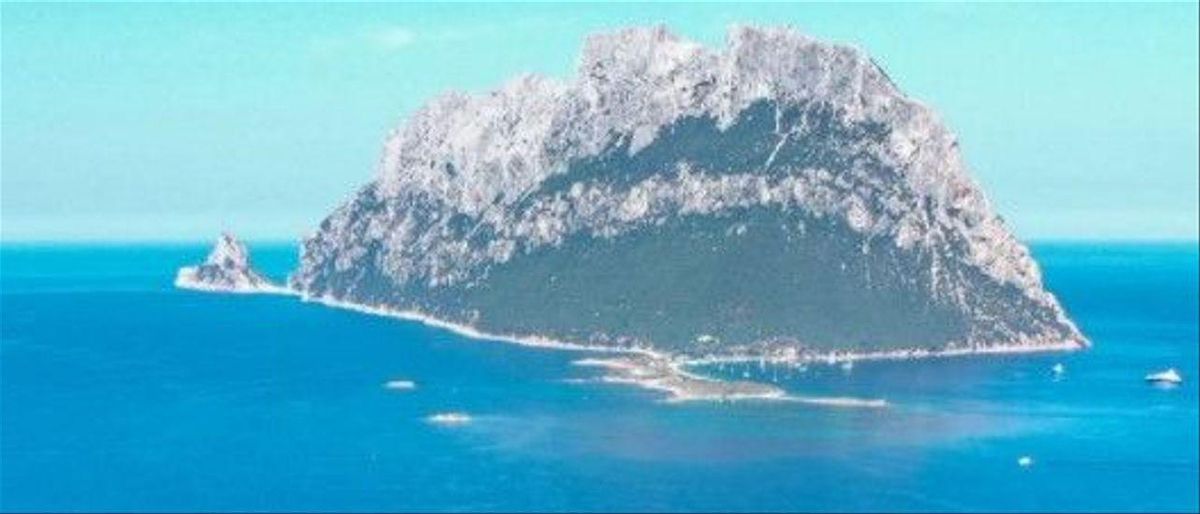 El islote más famoso de Ibiza tiene un gemelo en Cerdeña El islote más famoso de Ibiza tiene un gemelo en Cerdeña