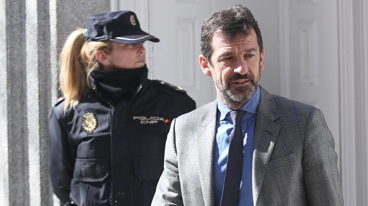 El conseller Buch aparta Ferran López de cap dels Mossos El conseller Buch aparta Ferran López de cap dels Mossos