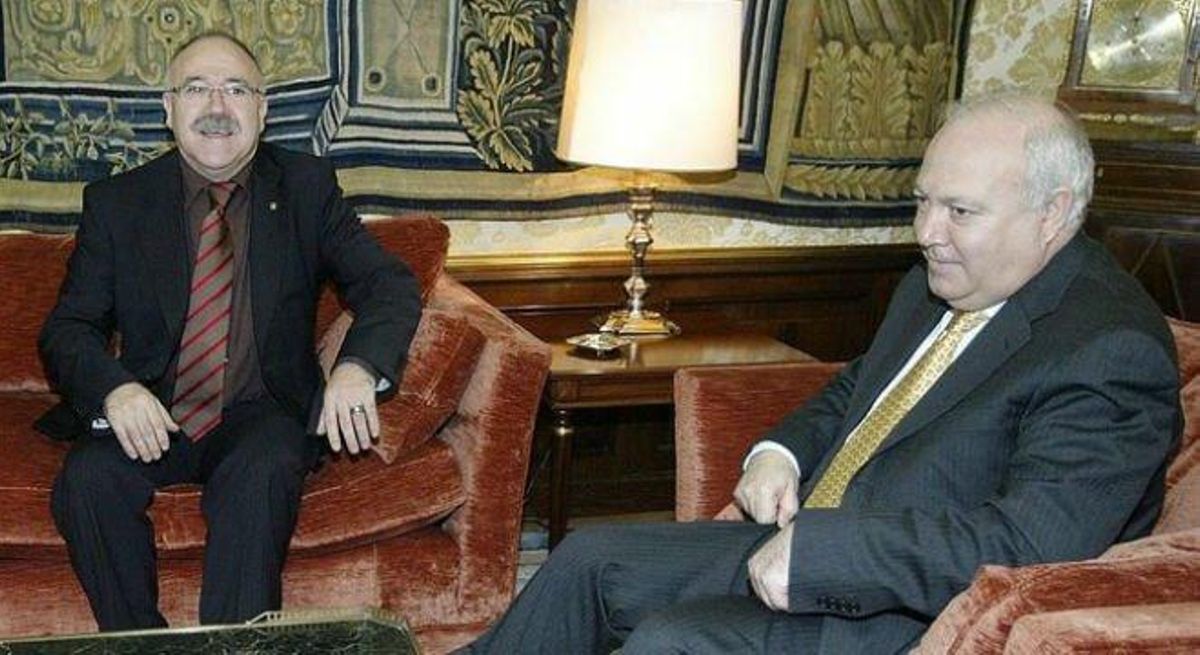 Josep Lluís Carod-Rovira y Miguel Ángel Moratinos durante la reunión que mantuvieron el 31 de enero del 2007, cuando el primero era vicepresidente de la Generalitat y el segundo, ministro de Exteriores. Josep Lluís Carod-Rovira y Miguel Ángel Moratinos durante la reunión que mantuvieron el 31 de enero del 2007, cuando el primero era vicepresidente de la Generalitat y el segundo, ministro de Exteriores.