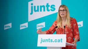 La vicepresidenta i portaveu de JxCat, Elsa Artadi, durant una roda de premsa a la seu del partit. 26 de juliol del 2021.