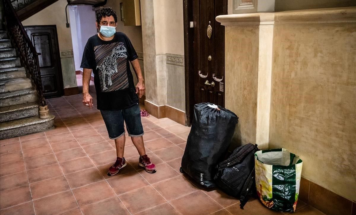 Uno de los hermanos desahuciados de la calle de Tenor Masini. Uno de los hermanos desahuciados de la calle de Tenor Masini.