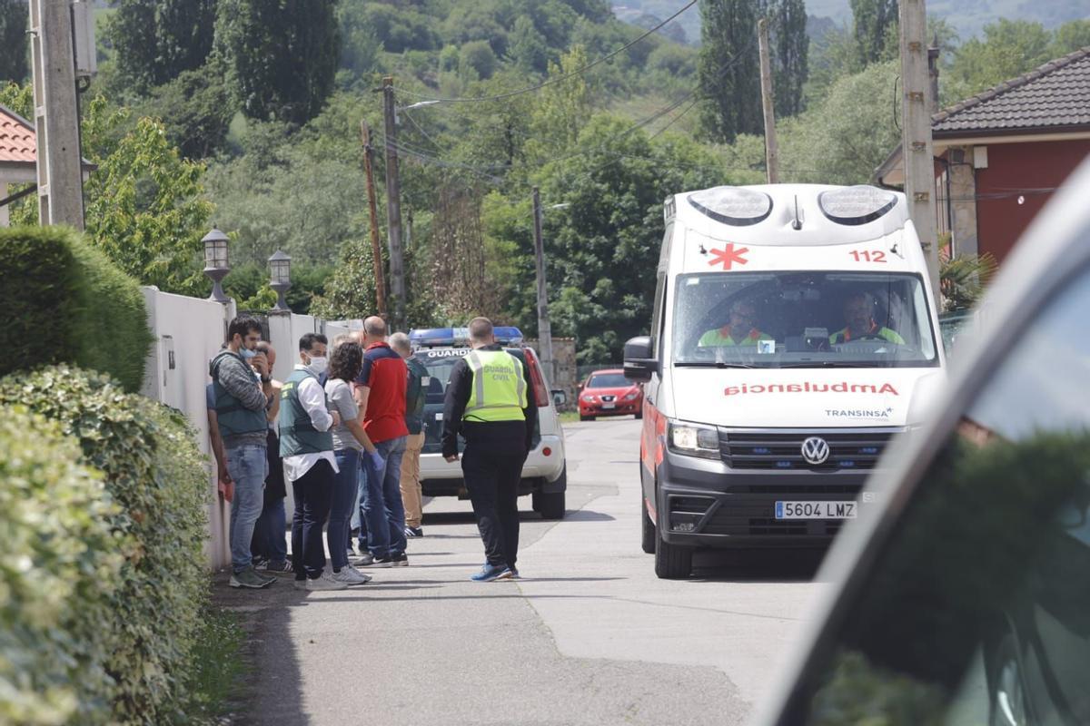 Un hombre ha fallecido y su esposa e hijos están graves por inhalación de gas en su vivienda de Asturias
