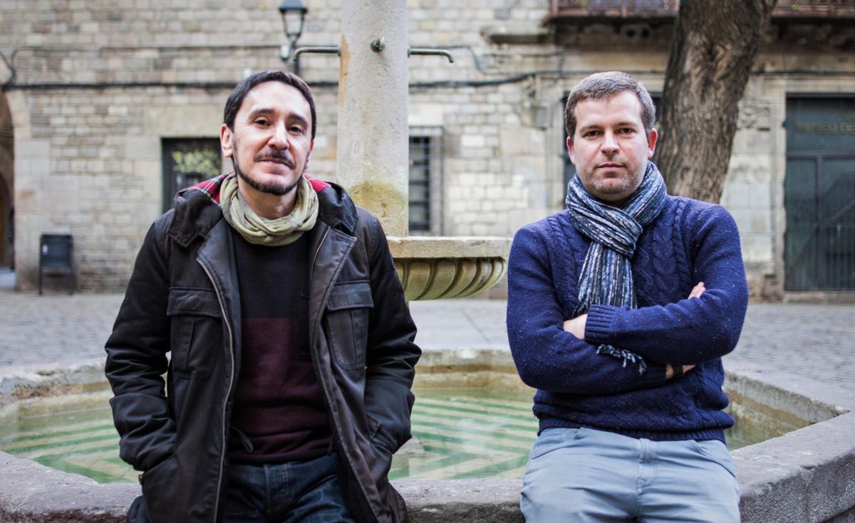 Juan Luis Martínez y Joan Salicrú en la plaza Sant Felip Neri. Juan Luis Martínez y Joan Salicrú en la plaza Sant Felip Neri.