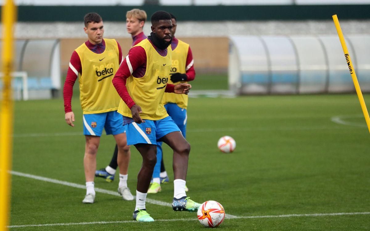 Umtiti, en el entrenamiento previo al viaje del Barça a Arabia Saudí para la Supercopa de España. Umtiti, en el entrenamiento previo al viaje del Barça a Arabia Saudí para la Supercopa de España.