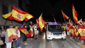Unas doscientas personas despiden en Algeciras el martes a los agentes de la Guardia Civil que viajaron a Barcelona para reforzar el operativo del 1-O.