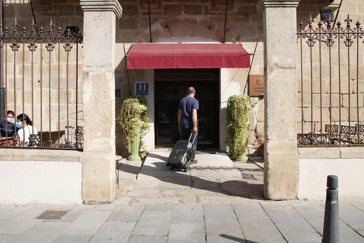 Judici a un gigoló per robar i retenir un turista drogat durant 24 hores Judici a un gigoló per robar i retenir un turista drogat durant 24 hores
