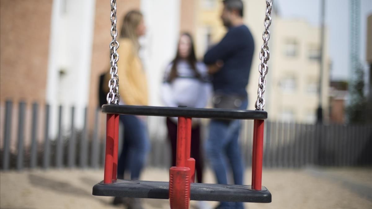 Valèria, con sus padres, hace un par de semanas en un parque de Barcelona. Valèria, con sus padres, hace un par de semanas en un parque de Barcelona.