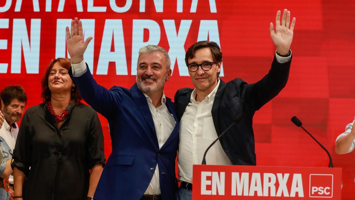 El líder del PSC, Salvador Illa, con el nuevo alcalde de Barcelona, Jaume Collboni El líder del PSC, Salvador Illa, con el nuevo alcalde de Barcelona, Jaume Collboni