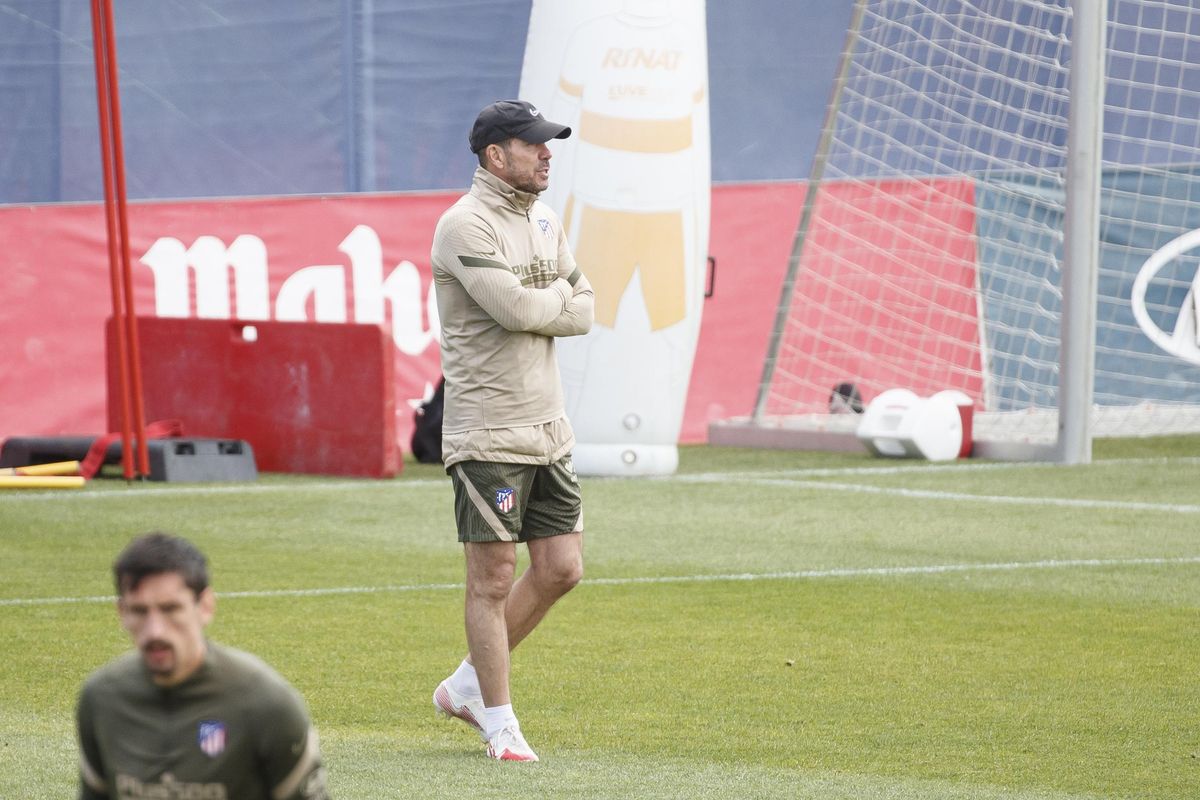 Diego Simeone durante el último entrenamiento del Atlético. Diego Simeone durante el último entrenamiento del Atlético.