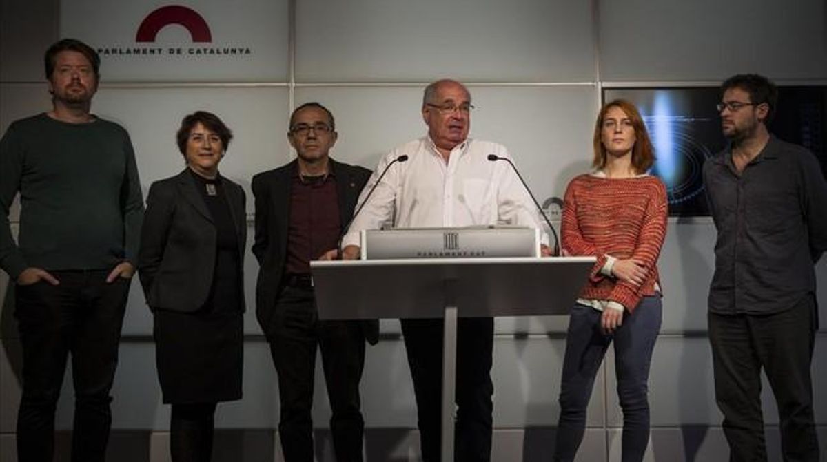 Rueda de prensa de los diputados de Catalunya Sí que es Pot, este miércoles en el Parlament. Rueda de prensa de los diputados de Catalunya Sí que es Pot, este miércoles en el Parlament.