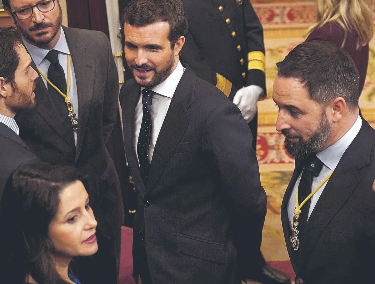 Pablo Casado, en el centro, junto a Santiago Abascal (a la derecha de la foto) e Inés Arrimadas, en febrero de 2020 en la apertura solemne de la XIV legislatura. Pablo Casado, en el centro, junto a Santiago Abascal (a la derecha de la foto) e Inés Arrimadas, en febrero de 2020 en la apertura solemne de la XIV legislatura.