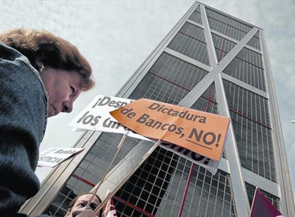 Protesta de empleados de banca por los despidos en el sector. Protesta de empleados de banca por los despidos en el sector.