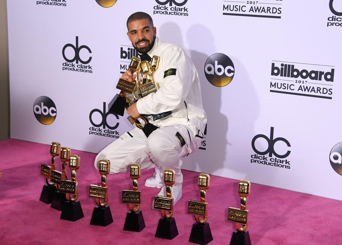 Drake arrasa en los Billboard con 13 premios