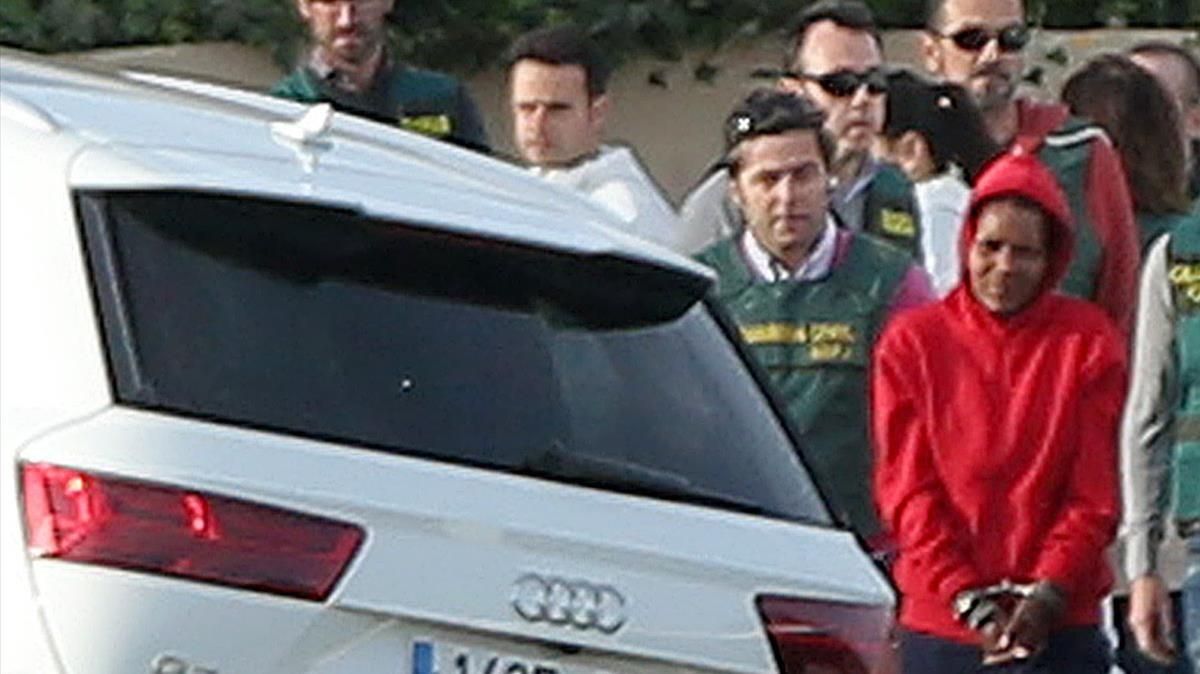 Ana Julia Quezada, detenida, en Rodalquilar. Ana Julia Quezada, detenida, en Rodalquilar.