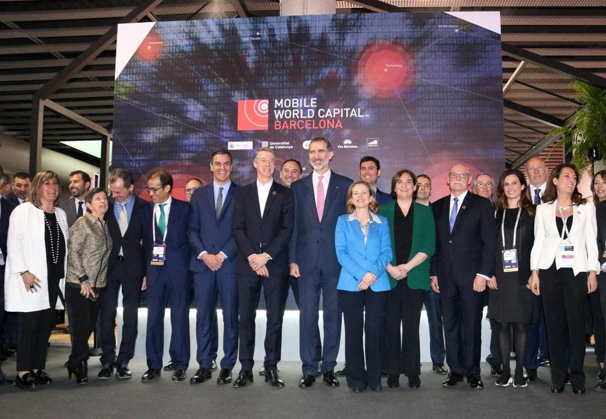  Autoridades junto al rey Felipe VI, Pedro Sánchez, Quim Torra, Núria Marín y Ada Colau en la inauguración del MWC 2019, este lunes